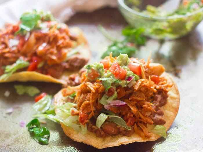 Tostadas de tinga de pollo: una receta mexicana fácil, crujiente y llena de sabor